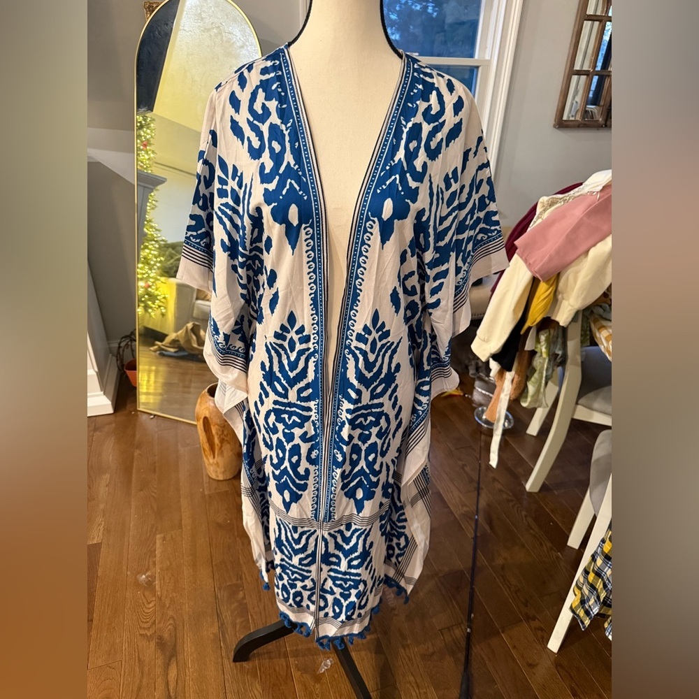 Aolro Blue and White Patterned Kimono Cover Up